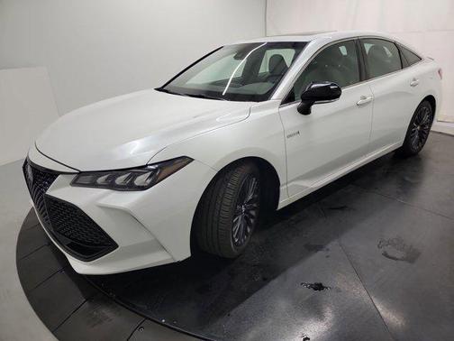 2019 Toyota Avalon Hybrid XSE