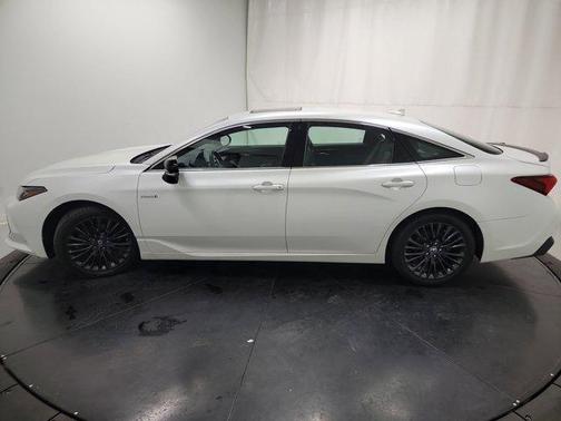 2019 Toyota Avalon Hybrid XSE