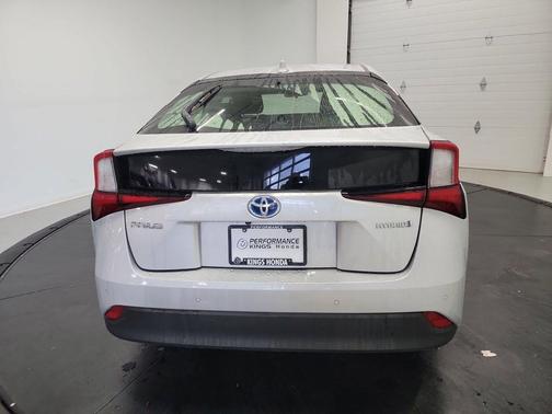 Classic Silver Metallic 2022 Toyota Prius LE
