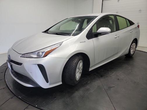 Classic Silver Metallic 2022 Toyota Prius LE