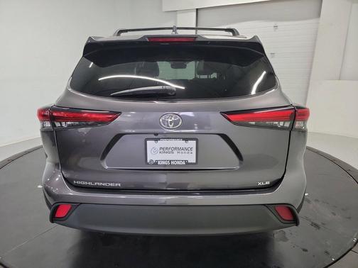 Magnetic Gray Metallic 2021 Toyota Highlander XLE