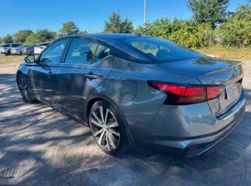 2022 Nissan Altima SR FWD