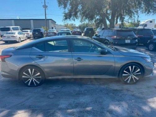 2022 Nissan Altima SR FWD