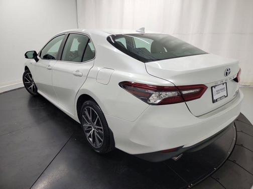 2021 Toyota Camry Hybrid XLE