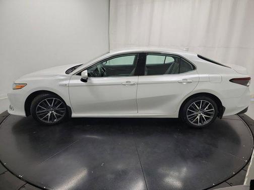 2021 Toyota Camry Hybrid XLE
