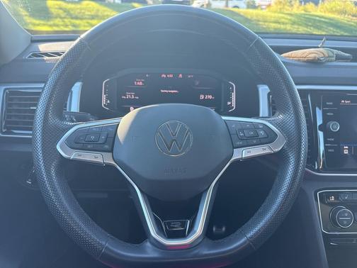 Deep Black 2022 Volkswagen Atlas 3.6L SEL Premium