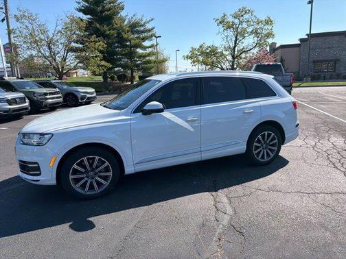 Glacier White Metallic 2019 Audi Q7 55 Prestige