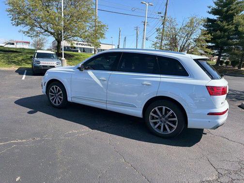 Glacier White Metallic 2019 Audi Q7 55 Prestige