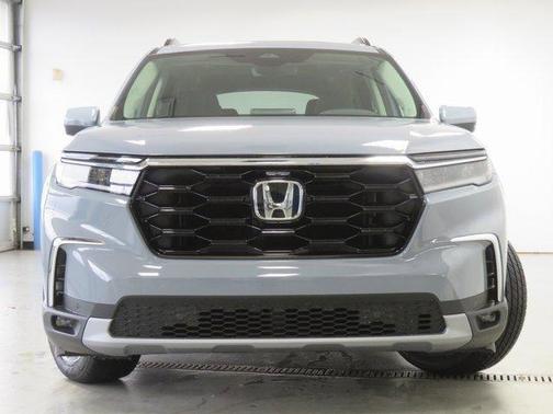 2023 Honda Pilot Touring 8-Passenger