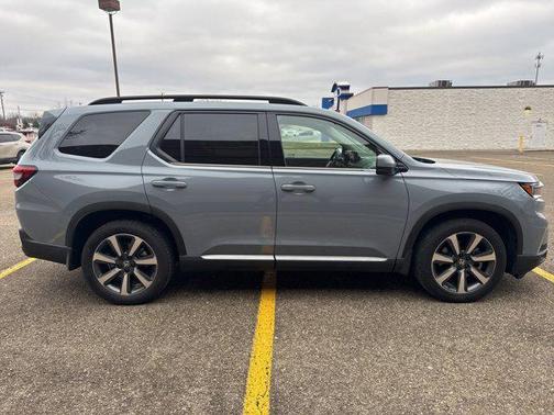 2023 Honda Pilot Touring 8-Passenger