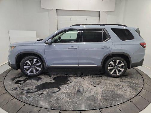 2023 Honda Pilot Touring 8-Passenger