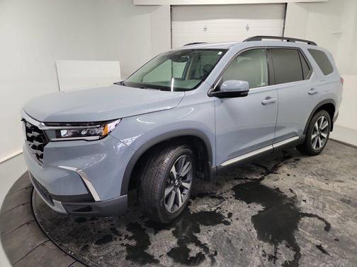 2023 Honda Pilot Touring 8-Passenger