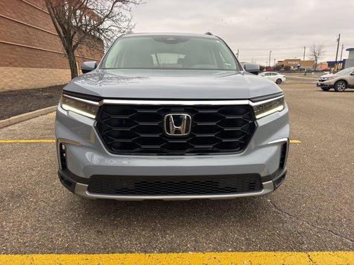2023 Honda Pilot Touring 8-Passenger