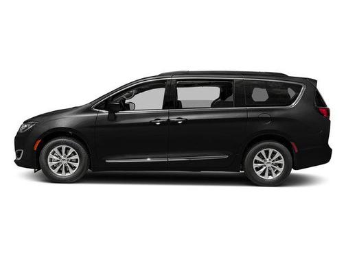 Brilliant Black Crystal Pearlcoat 2017 Chrysler Pacifica Touring-L