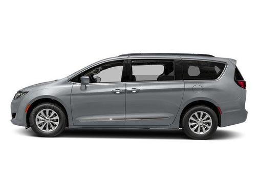 Brilliant Black Crystal Pearlcoat 2017 Chrysler Pacifica Touring-L
