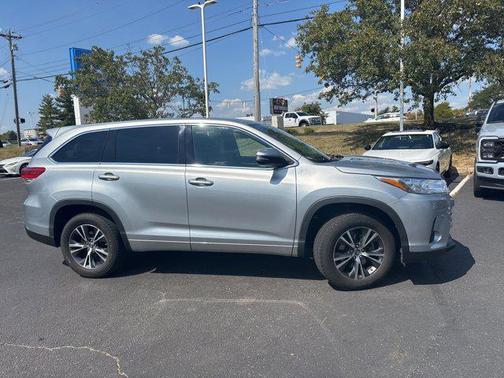 2017 Toyota Highlander LE I4