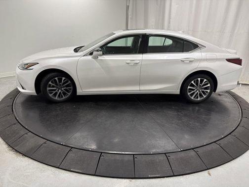 2022 Lexus ES 250 Base
