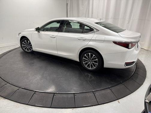 2022 Lexus ES 250 Base