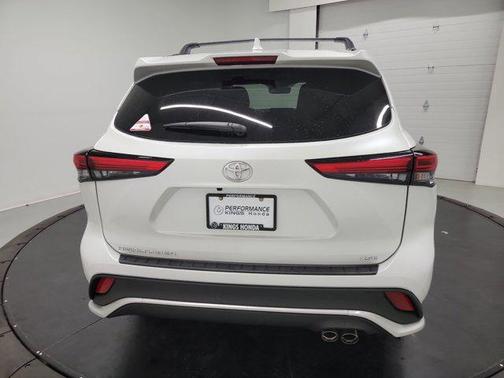 White 2023 Toyota Highlander XSE