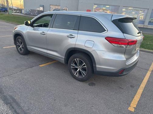 Celestial Silver Metallic 2017 Toyota Highlander LE I4