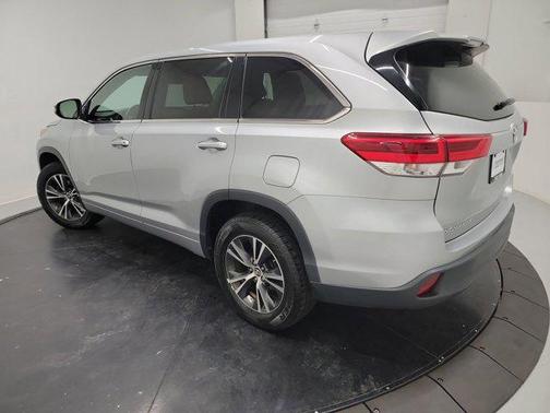 Celestial Silver Metallic 2017 Toyota Highlander LE I4