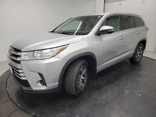 Celestial Silver Metallic 2017 Toyota Highlander LE I4