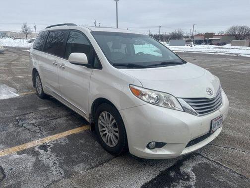 2017 Toyota Sienna XLE