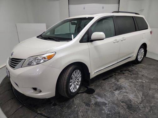 2017 Toyota Sienna XLE