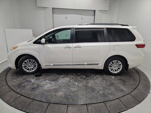 2017 Toyota Sienna XLE