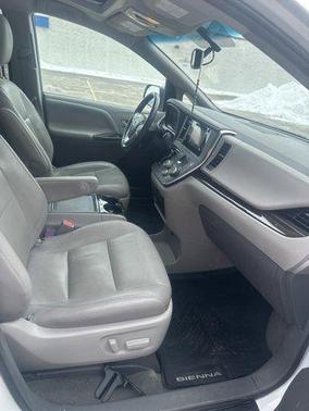 2017 Toyota Sienna XLE