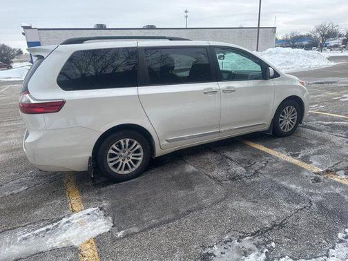 2017 Toyota Sienna XLE