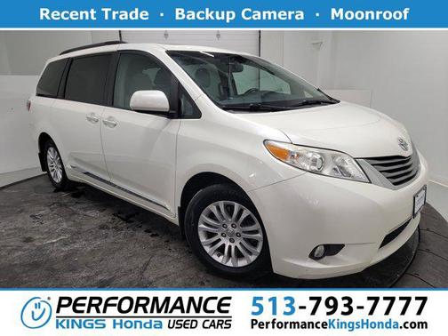 2017 Toyota Sienna XLE