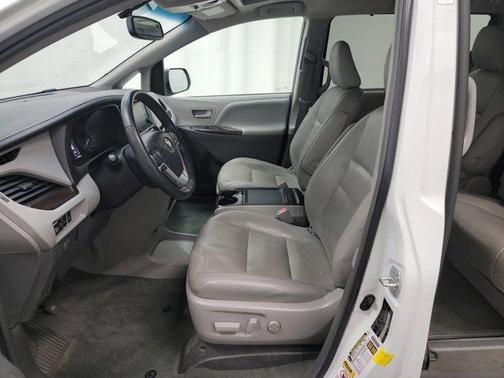 2017 Toyota Sienna XLE