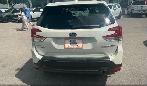 Crystal White Pearl 2022 Subaru Forester Limited