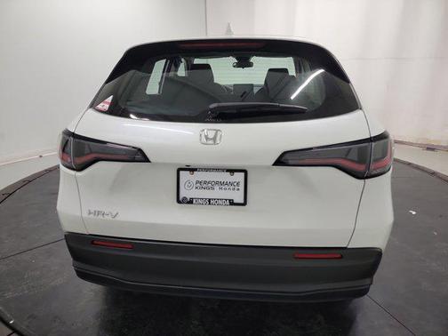Platinum White 2024 Honda HR-V LX
