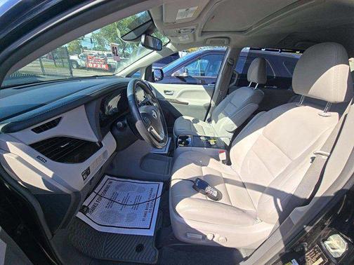 2019 Toyota Sienna XLE
