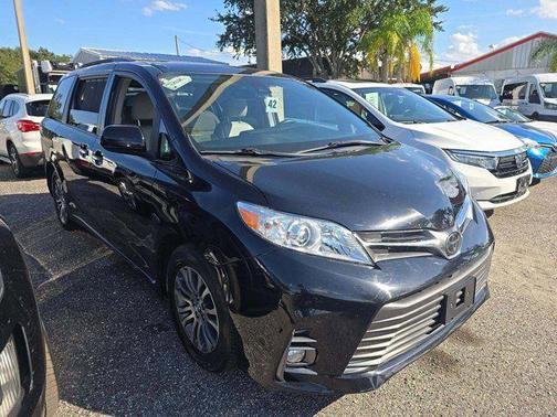 2019 Toyota Sienna XLE