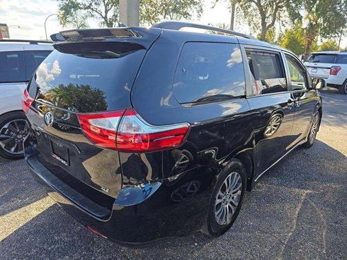 2019 Toyota Sienna XLE