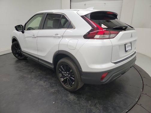 White Diamond 2024 Mitsubishi Eclipse Cross LE
