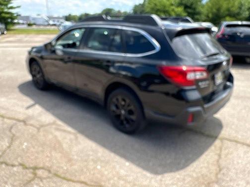 Crystal Black Silica 2018 Subaru Outback 2.5i Premium