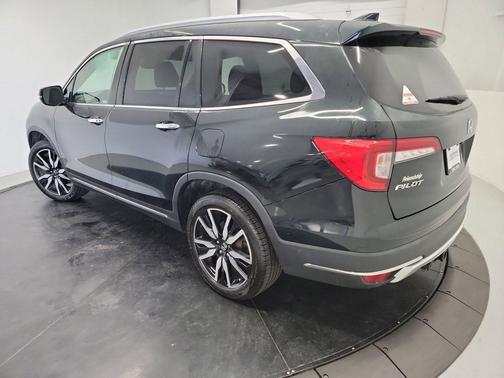 Black Forest Pearl 2019 Honda Pilot Touring 8-Passenger