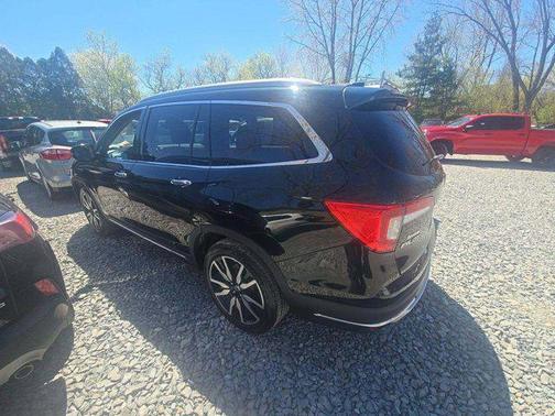 Black Forest Pearl 2019 Honda Pilot Touring 8-Passenger