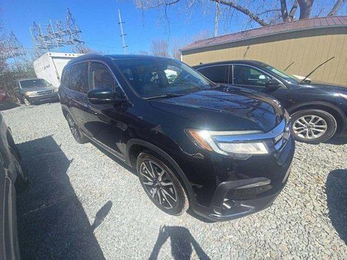 Black Forest Pearl 2019 Honda Pilot Touring 8-Passenger