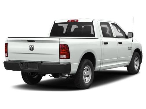 Brilliant Black Crystal Pearlcoat 2018 RAM 1500 Express
