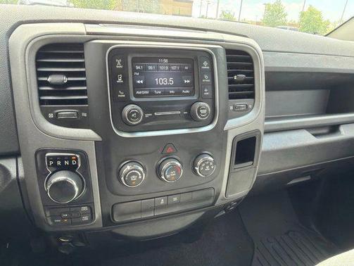 Brilliant Black Crystal Pearlcoat 2018 RAM 1500 Express