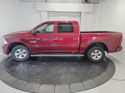 Brilliant Black Crystal Pearlcoat 2018 RAM 1500 Express