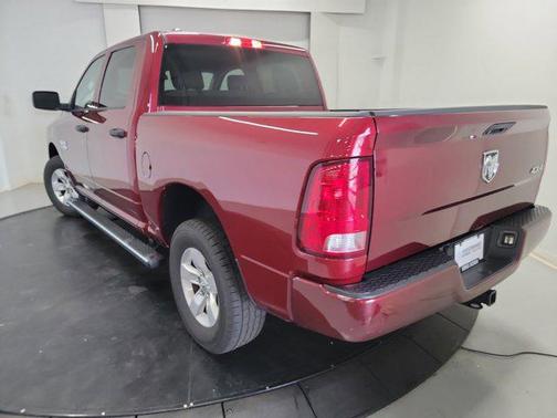Brilliant Black Crystal Pearlcoat 2018 RAM 1500 Express