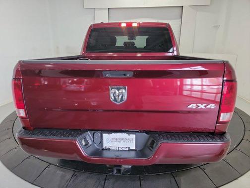 Brilliant Black Crystal Pearlcoat 2018 RAM 1500 Express