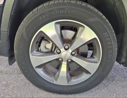 Diamond Black Crystal Pearlcoat 2020 Jeep Cherokee Limited