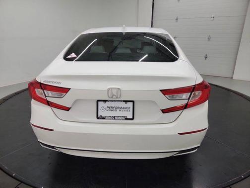 Platinum White Pearl 2018 Honda Accord LX